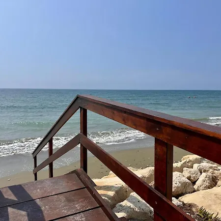 Ferienhaus Beachfront 3bdr House Gated Estate Meneou